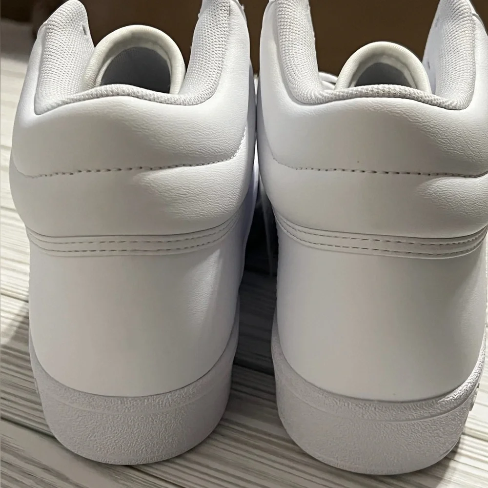 Adidas Hoops 4.0 Mid youth basketball Sneakers shoes White size 5.5 youth JI3476